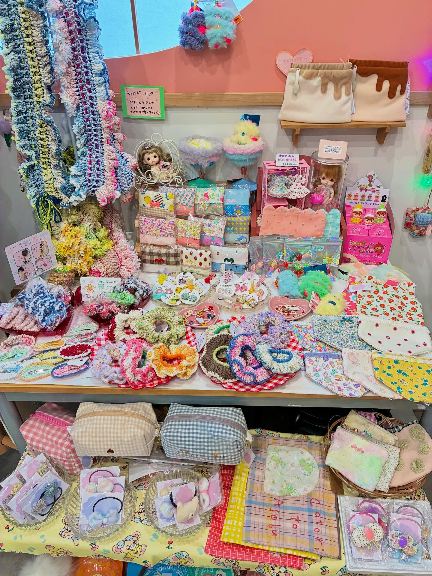 ポップで可愛いカラフルな雑貨たくさん入荷してきてます🌈